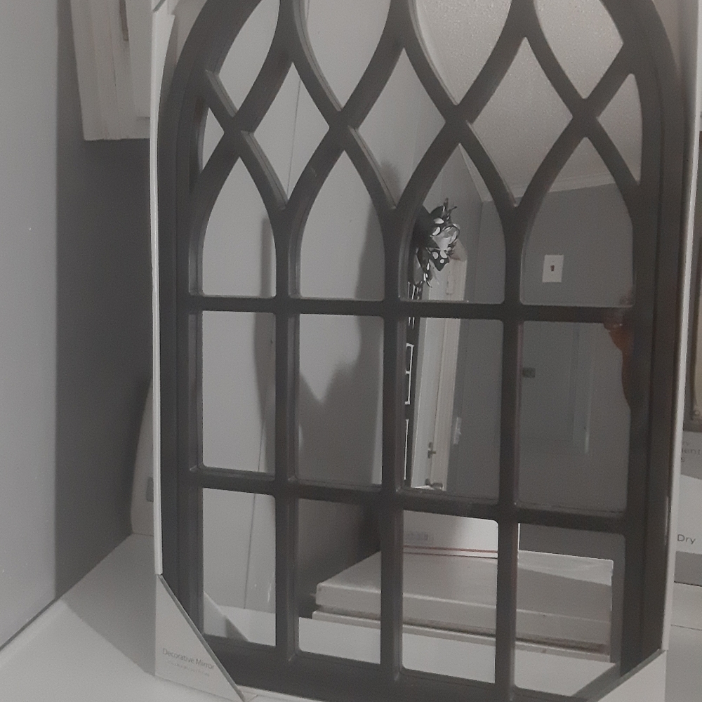 Decorative wall mirror